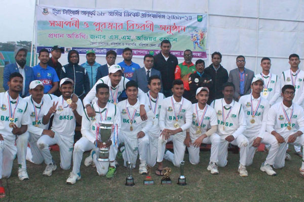 বরিশালে ইয়ং টাইগার্স অনূর্ধ্ব-১৮ জাতীয় ক্রিকেটের পুরস্কার বিতরণ