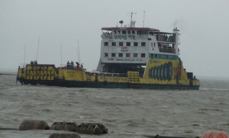 ৩ ঘণ্টা বন্ধ থাকার পর পাটুরিয়া-দৌলতদিয়া নৌরুটে ফেরি চলাচল স্বাভাবিক