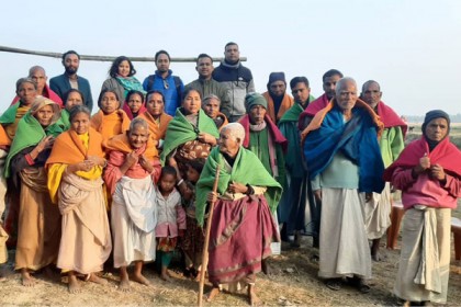 ৩ শতাধিক বৃদ্ধ ও প্রতিবন্ধীদের কম্বল জড়িয়ে দিলেন সাবেক শিক্ষার্থীরা