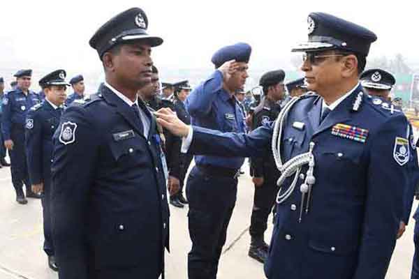 আইজিপি পদক পেলেন বরিশালের ট্রাফিক সার্জেন্ট নিজাম