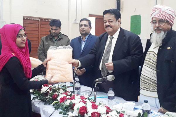 লাকসামে নিরাপদ পানির পাম্প-ট্যাংক ও মশারি বিতরণ