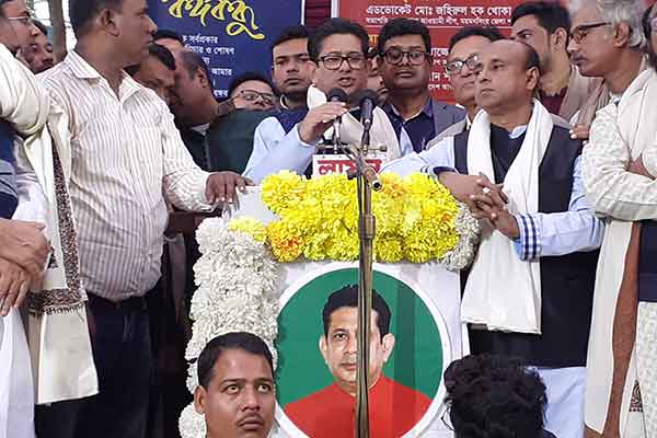‘হত দরিদ্র থেকে উন্নয়নের রোল মডেল বাংলাদেশ’