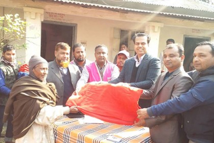 ঠাকুরগাঁওয়ে সাড়ে ৩শ' শীতার্তের মাঝে শীতবস্ত্র বিতরণ