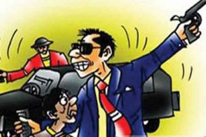 ইউএনওকে দেখে দৌড়ে পালাল চাঁদাবাজ