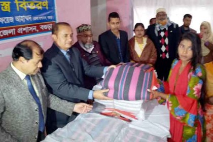 বগুড়া জেলা প্রশাসনের আয়োজনে কম্বল বিতরণ