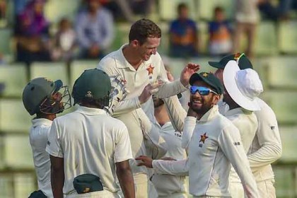 নিজ মাঠে টেস্ট ক্রিকেট ফেরাচ্ছে জিম্বাবুয়ে