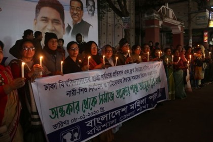 প্রদীপ প্রজ্জ্বলনের মাধ্যমে সবাইকে আলোর পথে আসার আহ্বান মহিলা পরিষদের