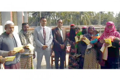 বঙ্গোপসাগরে নিখোঁজ ৭ জেলের পরিবারকে অর্থ-সহায়তা