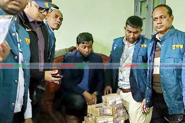 প্রকল্প কর্মকর্তার খাটের নিচে ২ কোটি টাকা