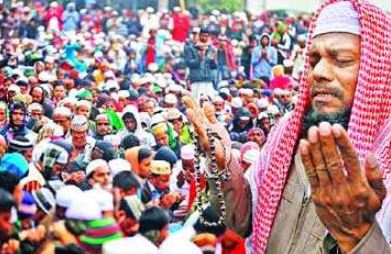 
তুরাগতীরে জুমার নামাজে লাখো মানুষের ঢল