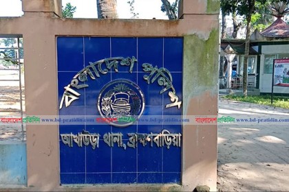থানায় মাইক লাগিয়ে জন্মদিন পালন করলেন ওসি!