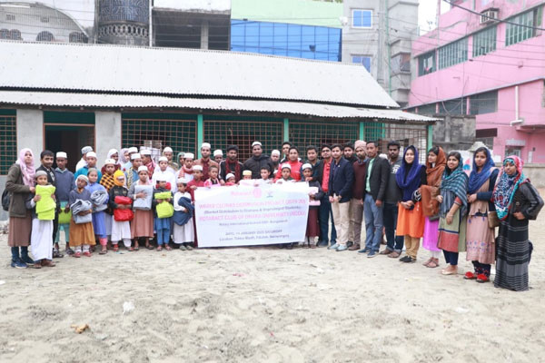 রোটার‍্যাক্ট ক্লাব অব ঢাকা ইউনিভার্সিটির শীতবস্ত্র বিতরণ