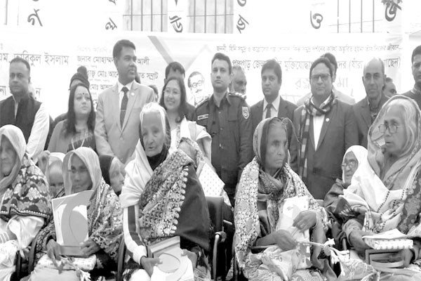 ‘রত্নগর্ভা’ সম্মাননা পেলেন মুক্তিযোদ্ধাদের মায়েরা
