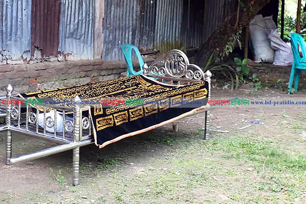 সুদের টাকার জন্য আওয়ামী লীগ নেতার লাশ দাফনে বাধা!