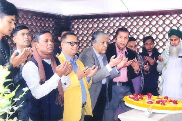 সাবেক প্রধান বিচারপতিকে শ্রদ্ধার্ঘ অর্পণ