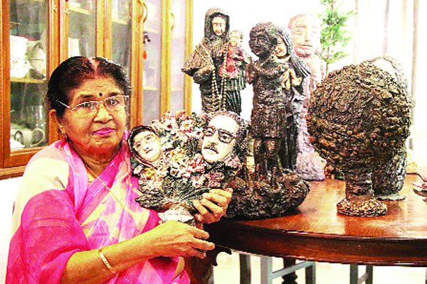 পরিত্যক্ত পলিথিন পুড়িয়ে বঙ্গবন্ধুসহ শতাধিক গুণীর ভাস্কর্য তৈরি