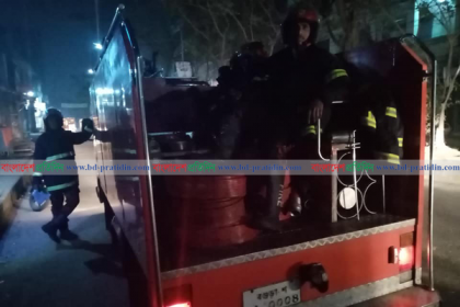 বগুড়ায় টায়ারের গোডাউনে অগ্নিকাণ্ড