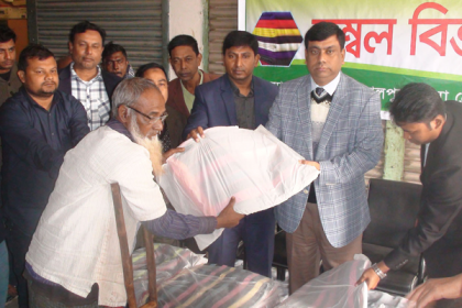 শীতার্তদের মাঝে জামালপুর জেলা প্রেসক্লাবের কম্বল বিতরণ