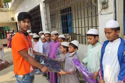 নোয়াখালীতে এতিমদের মাঝে শীতবস্ত্র বিতরণ
