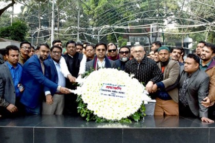 বঙ্গবন্ধুর প্রতিকৃতিতে শ্রদ্ধা জানালেন সাঈদ খোকন