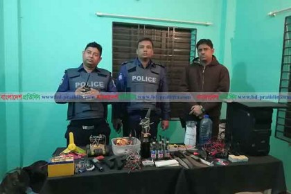 আশুলিয়ায় ঘিরে রাখা বাড়ি থেকে 'নব্য জেএমবি’ সদস্যের স্ত্রীসহ আটক ৩