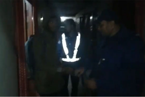 গুলশান প্যালেসে অসামাজিক কার্যকলাপ, আটক ১০ তরুণ-তরুণী 