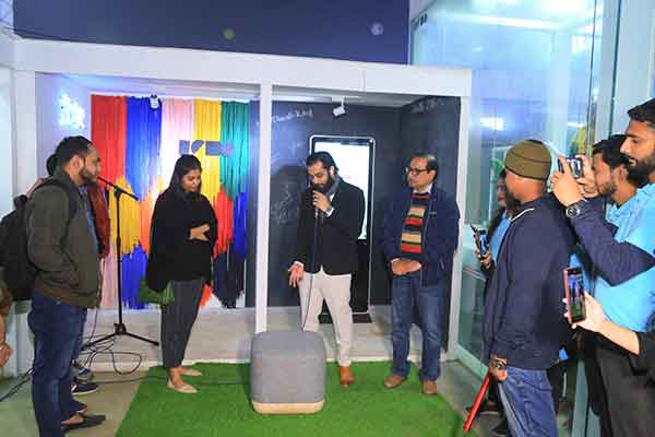 বাণিজ্য মেলায় ব্লুটুথ অটোম্যান ফার্নিচার নিয়ে এলো ইশো