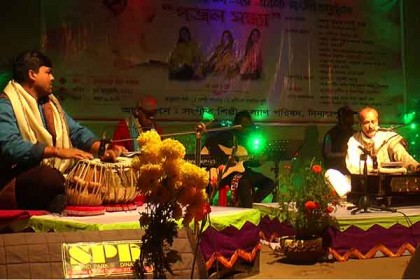 তীব্র শীতেও সুরের মূর্ছনায় গজলপ্রেমীদের মাতালেন ফরহাদ
