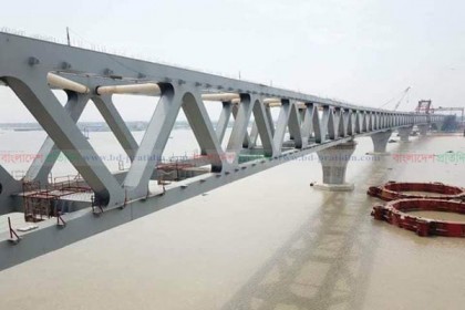 পদ্মা সেতুতে বসলো ২১তম স্প্যান, দৃশ্যমান ৩১৫০ মিটার 