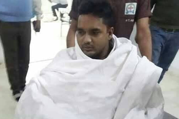 সাভারে পুলিশকে ছুরিকাঘাত ছিনতাইকারীর