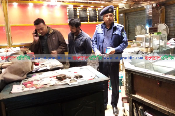 ফুুলবাড়ীতে স্বর্ণের দোকানে চুরি