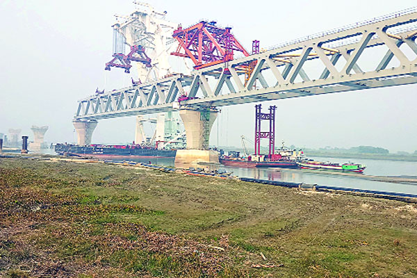 পদ্মা সেতুর অর্ধেকের বেশি দৃশ্যমান
