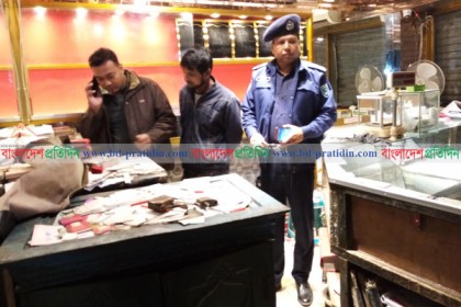 ফুুলবাড়ীতে স্বর্ণের দোকানে চুরি