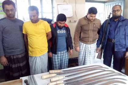 চাঁদাবাজি মামলায় ঝালকাঠিতে ছাত্রলীগ নেতাসহ আটক ৬, অস্ত্র উদ্ধার 