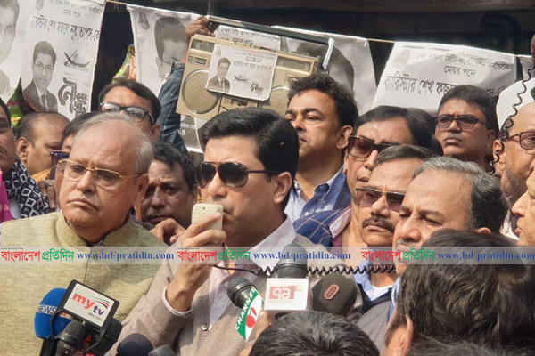 হটলাইনে ঢাকাবাসী সমস্যার সমাধান পাবে: তাপস 
