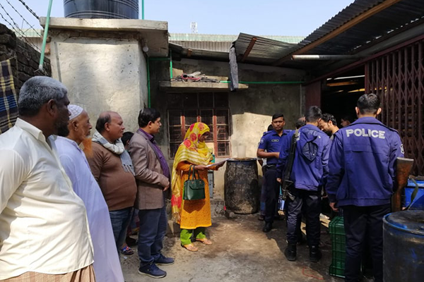 নোয়াখালীতে অনিয়মের অভিযোগে ৬ প্রতিষ্ঠানকে জরিমানা