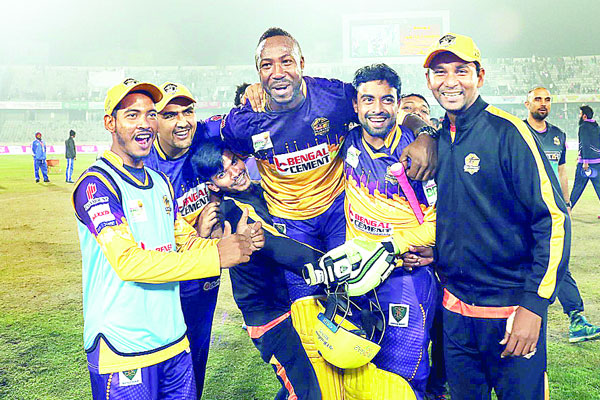 রাসেল ঝড়ে ফাইনালে রাজশাহী