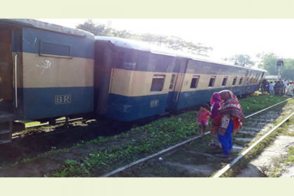 লাইনচ্যুত ৩টি বগি উদ্ধার, ময়মনসিংহ-চট্টগ্রাম রুটে ট্রেন চলাচল শুরু