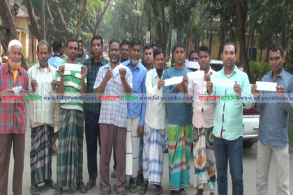 নরসিংদীতে পাটকল শ্রমিকদের মাঝে নতুন মজুরি কমিশন স্লিপ প্রদান শুরু