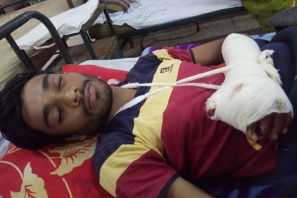 নাটোরে কলেজছাত্রের রগ কেটে দিল বখাটেরা