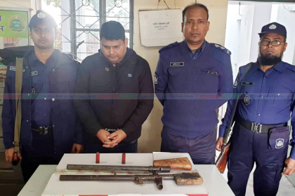গ্রেফতার সেই ছাত্রলীগ সভাপতির বাসা থেকে আরও অস্ত্র উদ্ধার, ৪ মামলা