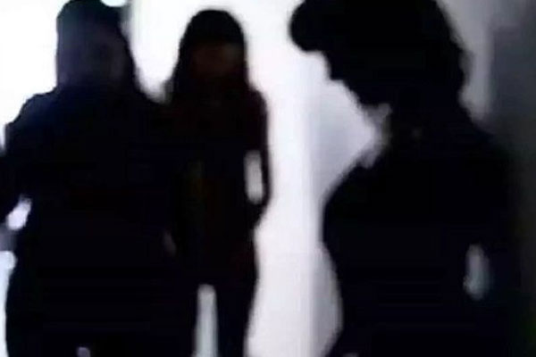 হাই-প্রোফাইল দেহ ব্যবসায় অভিনেত্রী, অতঃপর...