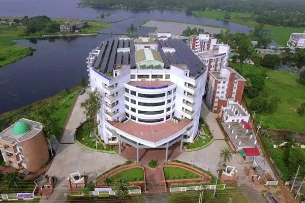 সেবা নিতে নামী হাসপাতাল ছেড়ে শেখ ফজিলাতুন্নেছায় রোগীরা