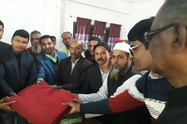 সিরাজগঞ্জে হতদরিদ্রদের মাঝে কম্বল বিতরণ