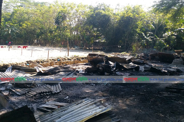 বাকেরগঞ্জে যুবলীগ কার্যালয়সহ ৫ দোকান পুড়ে ছাই
