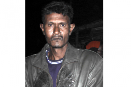 নাটোরে শিশু ধর্ষণ চেষ্টাকারীকে পুলিশে দিল এলাকাবাসী