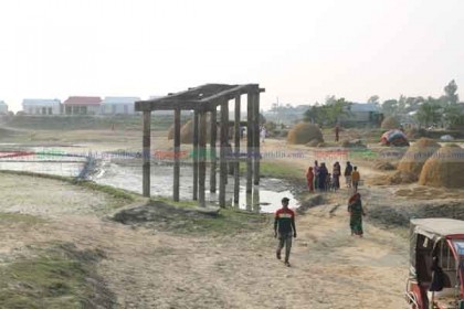 সেতুর দাবি গ্রামবাসীর!