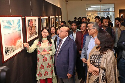 নুজহাত পূর্ণতার একক আলোকচিত্র প্রদর্শনী