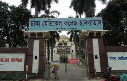 মেঘনায় দুই লঞ্চের সংঘর্ষে আহত শিশু ঢামেকে