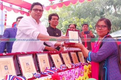 নাটোরে শিক্ষা উপকরণ ও শীতবস্ত্র বিতরণ